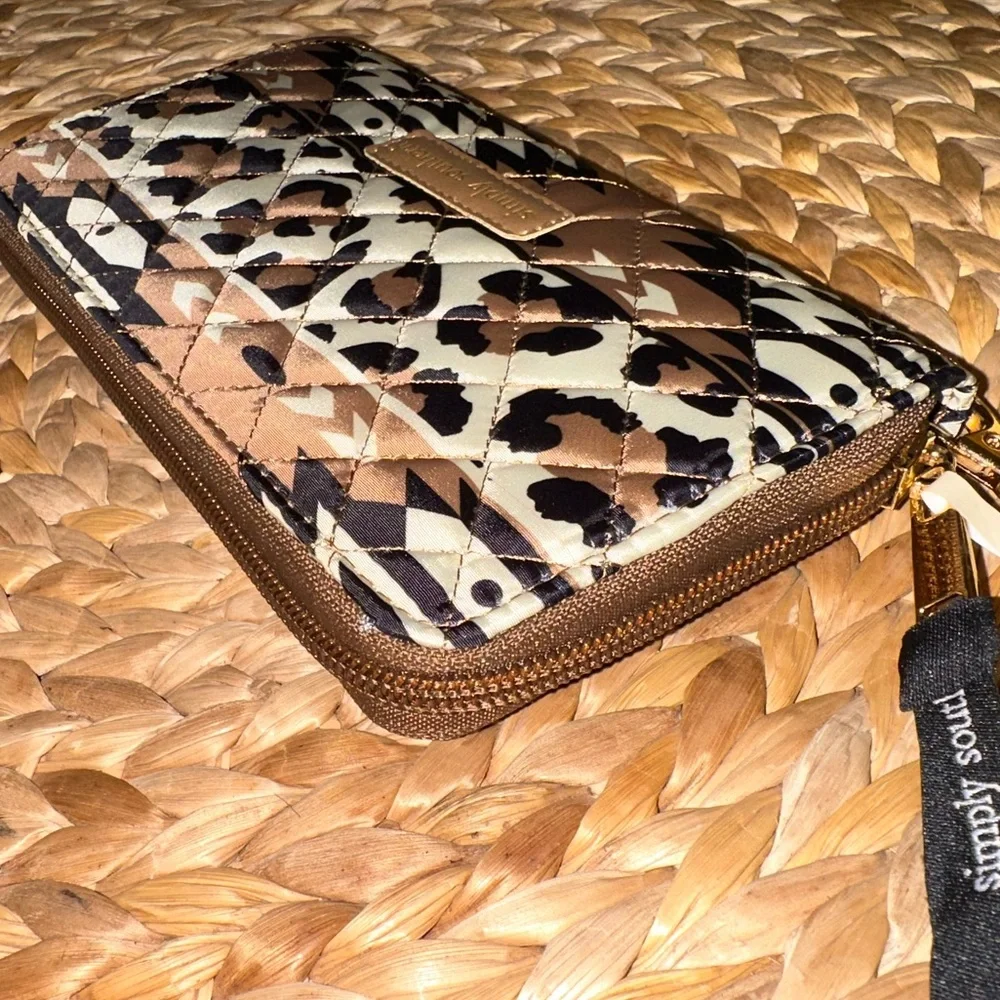 NWT Simply Southern Quilted Phone Wallet in Aztec Print